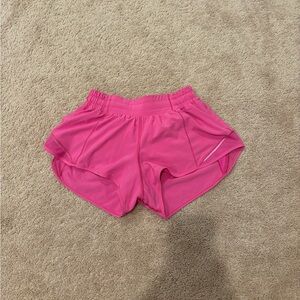 Lululemon Hotty Hot Low-Rise Lined Short 2.5”